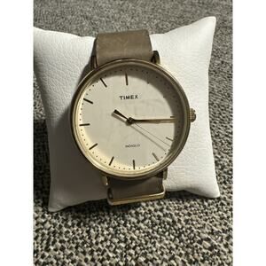 Timex TW2P98000 Fairfield Indiglo Gold Tone Slip-Thru Leather Band 3-Hand Watch